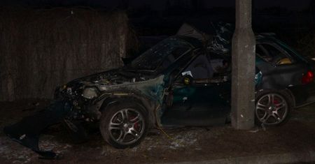 W wypadku w Lesznie zginęły dwie osoby. Chwilę wcześniej policjanci z drogówki kazali kierowcy dojechać do domu i zmienić łyse opony