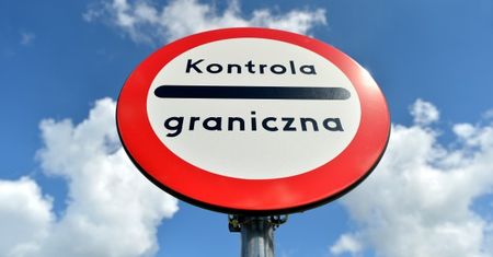 RPO: azylanci niedopuszczani do składania wniosków; SG odpiera zarzuty
