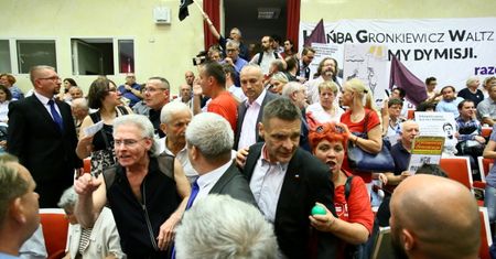 Burzliwe obrady Rady Warszawy, nie powołano komisji reprywatyzacyjnej