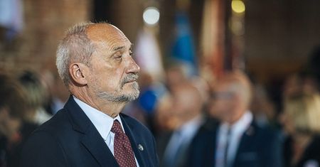 Macierewicz o dostępie do broni w Polsce: przyjdzie taki czas
