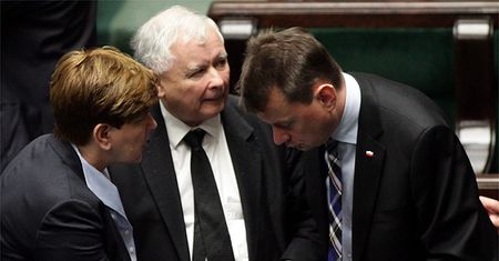 PiS wciąż na prowadzeniu, jednak bez samodzielnych rządów - najnowszy sondaż TNS Polska dla "Faktu"