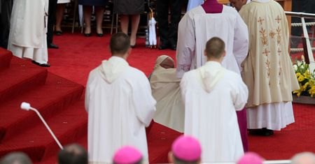 Incydent na Jasnej Górze: potknięcie papieża Franciszka