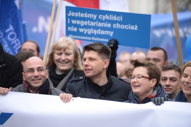 Lider Nowoczesnej Ryszard Petru (w środku)