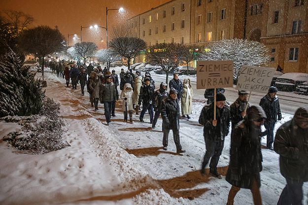 Protest w Świdniku przeciw manipulacjom w TVP. To pierwsze "spacery świdnickie" od 35 lat