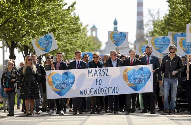 Zwolennicy przywrócenia województwa częstochowskiego podczas marszu "Jasne, że województwo częstochowskie" 1 maja 2016 r.