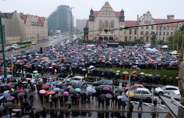 Zarzuty dla zatrzymanych po "czarnym marszu" w Poznaniu