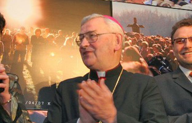 Bp Pieronek: kryzys parlamentarny daje powody do niepokoju