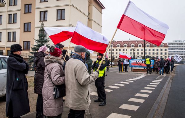 CBOS: ponad połowa Polaków niezadowolonych ze sposobu funkcjonowania demokracji w naszym kraju