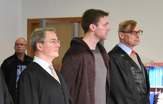 Maik Schneider ze swoimi prawnikami