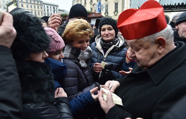 Kard. Stanisław Dziwisz: sytuacja jest przejmująca, po 25 latach wracamy do walki