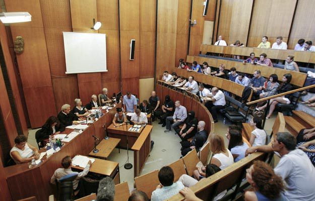 Proces ws. głośnego zabójstwa Romów na Węgrzech - naprzeciwko sędziego siedzi czterech oskarżonych