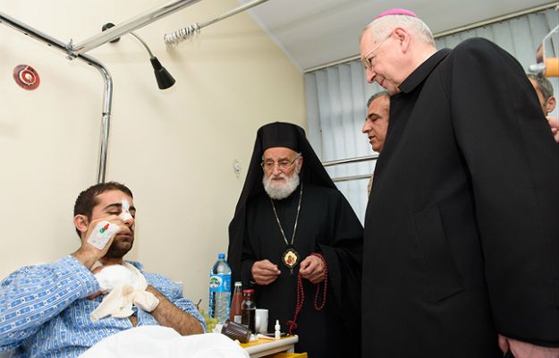 Patriarcha Syrii Grzegorz III Laham i arcybiskup Stanisław Gądecki odwiedzili pobitego Syryjczyka