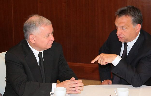 Jarosław Kaczyński rozmawia z premierem Węgier Viktorem Orbanem, 2010 r.
