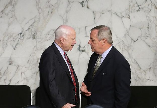 Republikanin John McCain i demokrata Richard Durbin.