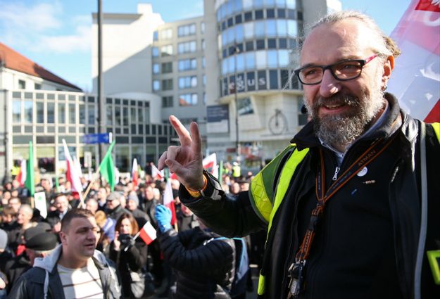 Mateusz Kijowski pisze list otwarty do kardynała Kazimierza Nycza. Chodzi o wypowiedź ks. Stanisława Małkowskiego nt. KOD