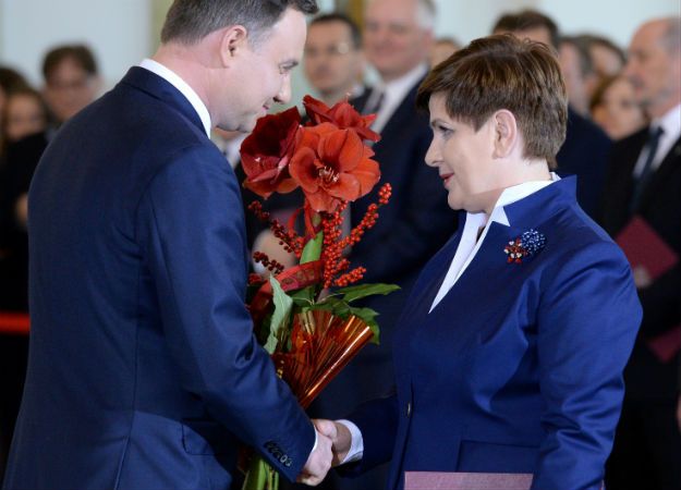 Prezydent Andrzej Duda i premier Beata Szydło podczas uroczystości zaprzysiężenia nowego rządu