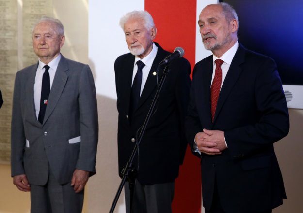 Spór o Apel Pamięci. Kulisy negocjacji z MON i prośba Hanny Gronkiewicz-Waltz o dodanie Władysława Bartoszewskiego