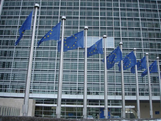 Prezydencja UE przestrzega polski rząd przed "drogą ku dyktaturze"