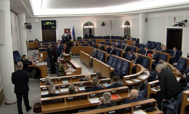W Senacie po raz pierwszy wniosek o utajnienie obrad. Wniosek odrzucono. Karczewski: posiedzenie przedłużone do soboty