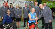 Policjanci z Konina zrobili zbiórkę na wózek sportowy dla lokalnego klubu koszykówki na wózkach