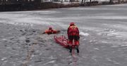 Poznańscy strażacy i policjanci ostrzegają przed zabawą na zamarzniętych jeziorach