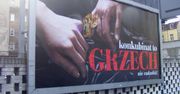 "Konkubinat to grzech" ostrzega billboard w centrum Poznania