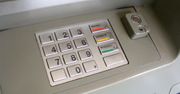 Przez nakładkę w bankomacie okradziono konta poznaniaków