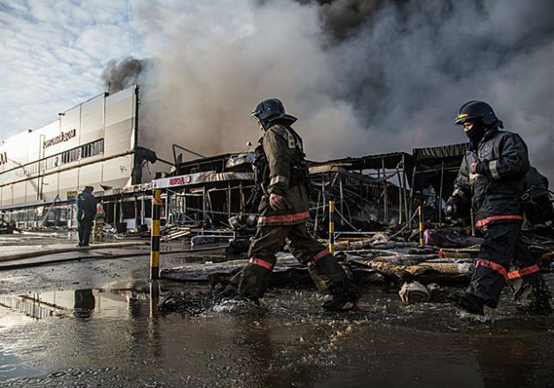 Już 12 ofiar śmiertelnych pożaru centrum handlowego w Kazaniu
