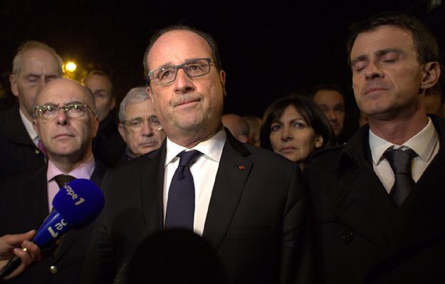 Prezydent Hollande obarcza winą za zamachy IS, zapowiada odwet