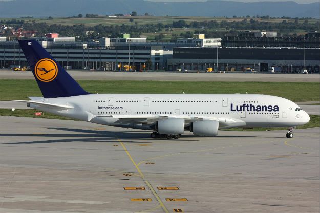 Lufthansa odwołała ponad 900 lotów zaplanowanych na środę