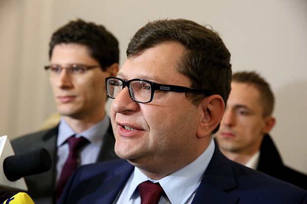 Zbigniew Stonoga opublikował korespondencję działaczy Nowoczesnej Ryszarda Petru