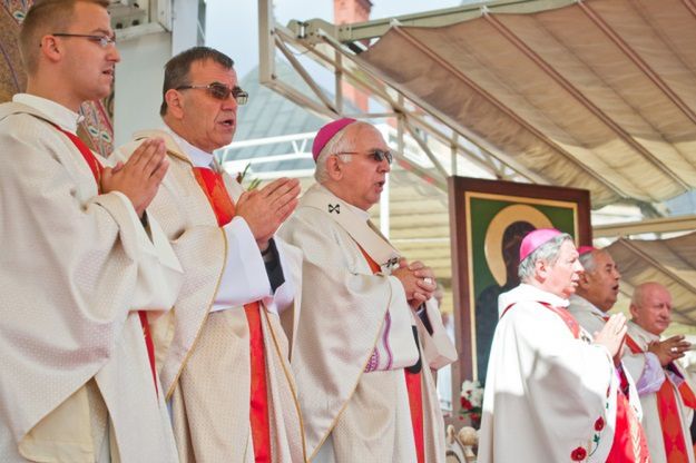 Jakub Majmurek: ostatnia szarża Episkopatu