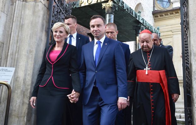 Andrzej Duda na Wawelu. Złożył kwiaty na sarkofagu Lecha i Marii Kaczyńskich