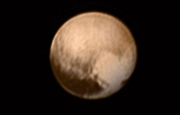 To będą pierwsze takie zdjęcia Plutona. Sonda New Horizons zbliża się do planety