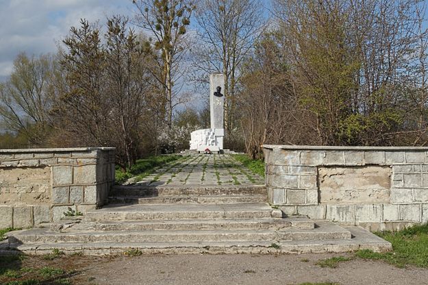 Starosta pozwala na rozbiórkę pomnika gen. Iwana Czerniachowskiego w Pieniężnie