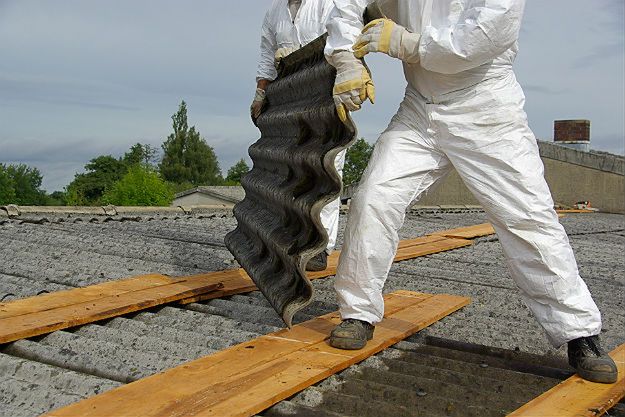 Małopolska wolna od azbestu? NIK sprawdzi proces usuwania groźnego materiału