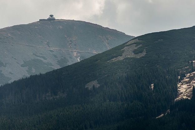 W Karkonoszach utrudnienia na niektórych szlakach