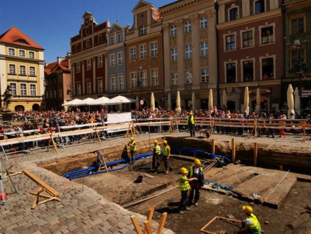 Archeolodzy odkryli, że na Starym Rynku w Poznaniu 500 lat temu działał zakład szewski