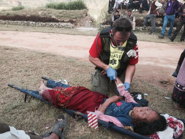 Polscy ratownicy w Nepalu: Nie skończymy, dopóki dowożeni będą ranni
