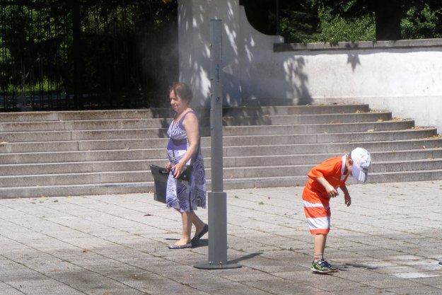 Poznaniaków chłodzą kurtyny wodne i mgławice