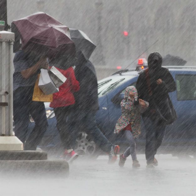 Synoptycy ostrzegają: nadciągają silne ulewy, grożą nam podtopienia