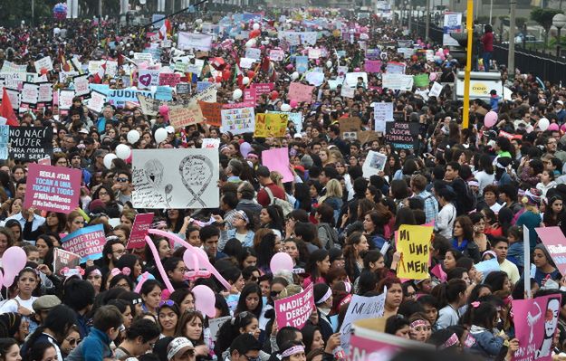 Peru: wielotysięczny marsz w obronie praw kobiet