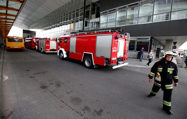 Podejrzany pakunek w autobusie w Warszawie. Pirotechnicy sprawdzili walizkę