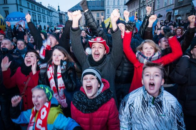 Nie będzie dodatkowych zabezpieczeń w polskich strefach kibica. Władze Warszawy: nie ma do tego podstaw