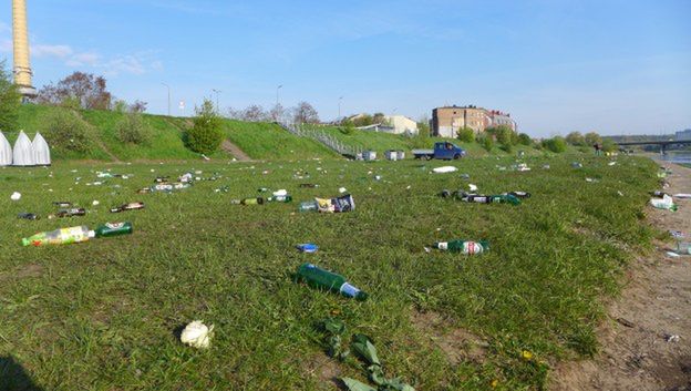 Mnóstwo śmieci nad Wartą już po pierwszym dniu długiego weekendu