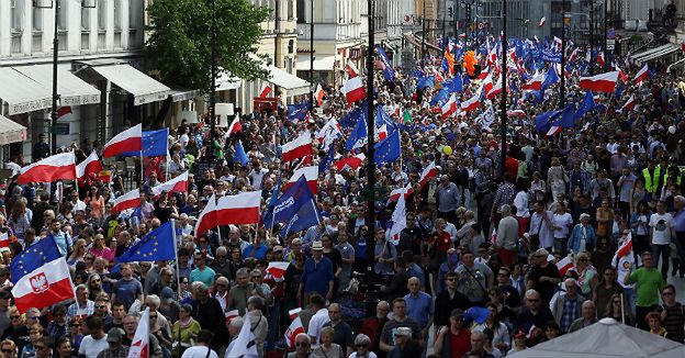 Dziennikarze gazety.pl policzyli uczestników marszu KOD. Wyszło im 55 tys., a nie ćwierć miliona jak podawała "GW"