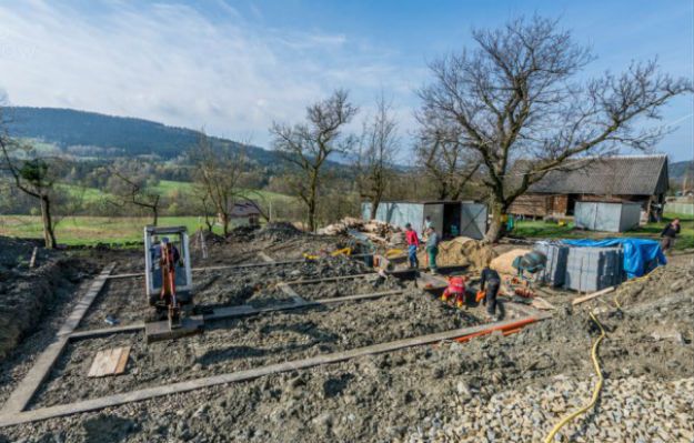 Powstaje dom dla pogorzelców ze Starej Wsi. Rodzina potrzebuje wsparcia