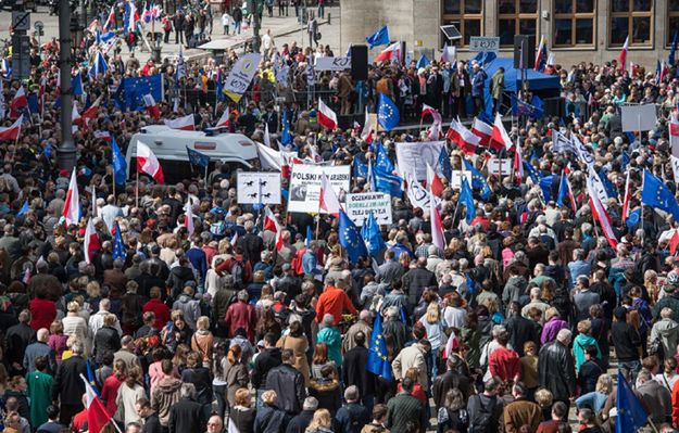 Wrocław: marsz KOD pod hasłem "Obronimy Demokrację"