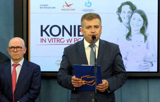 Arłukowicz: rząd może ograniczyć bądź zabronić in vitro w Polsce - to realne zagrożenie