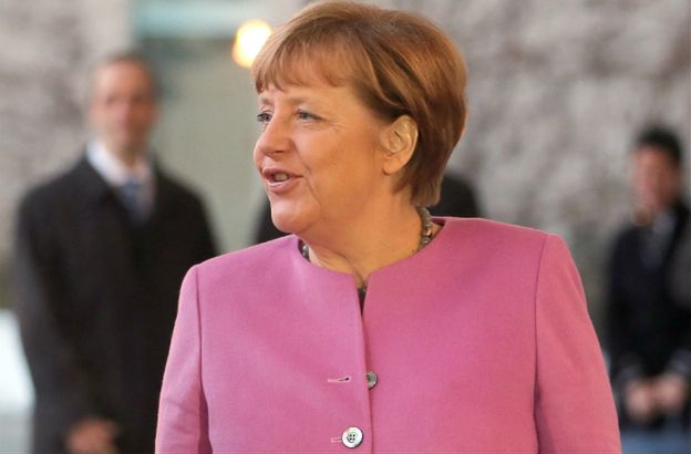 Merkel: burka poważną przeszkodą w integracji